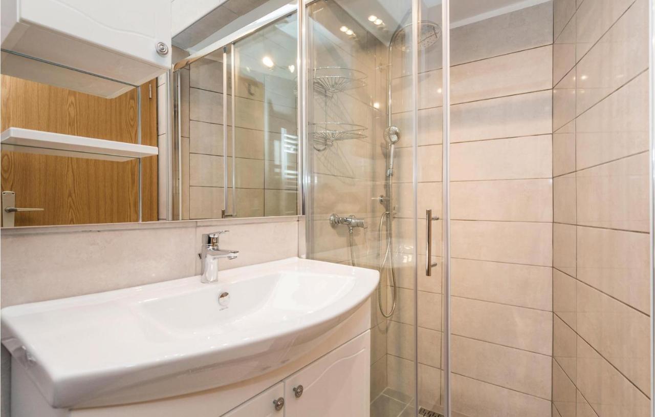 Cozy Apartment In Lovran With Kitchen Экстерьер фото